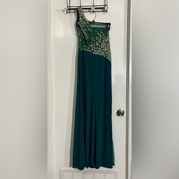 JOOY Couture Green Satin Gown with Beaded Detai - Picture 5 of 16